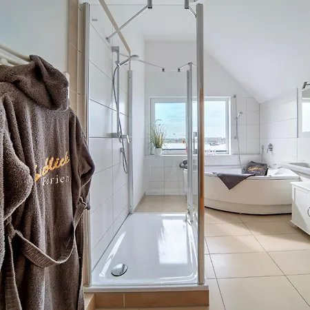 Maisonette Kapteins Lounge By Seeblick Ferien Oro, Rundum Wasser, 6pers, Sauna, Kamin * Olpenitz